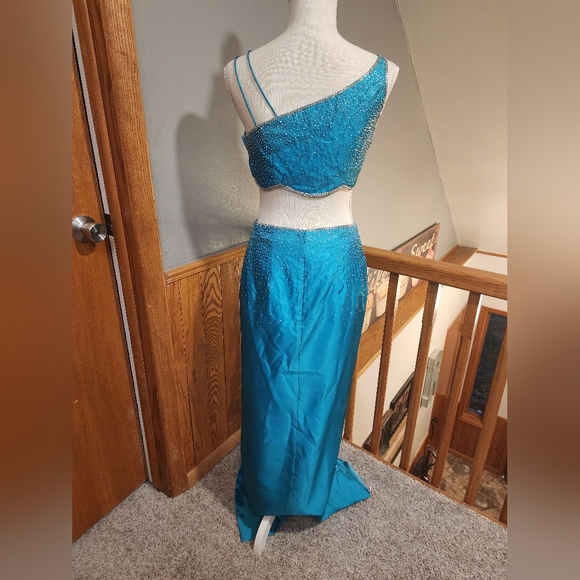 🎈Forever Yours 2pc Turquoise gown Size uncertain....Mea. are Bust 36 W 30 H 36 - Picture 3 of 4